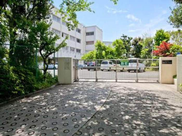 中学校　横浜市立港南台第一中学校（中学校）まで501m