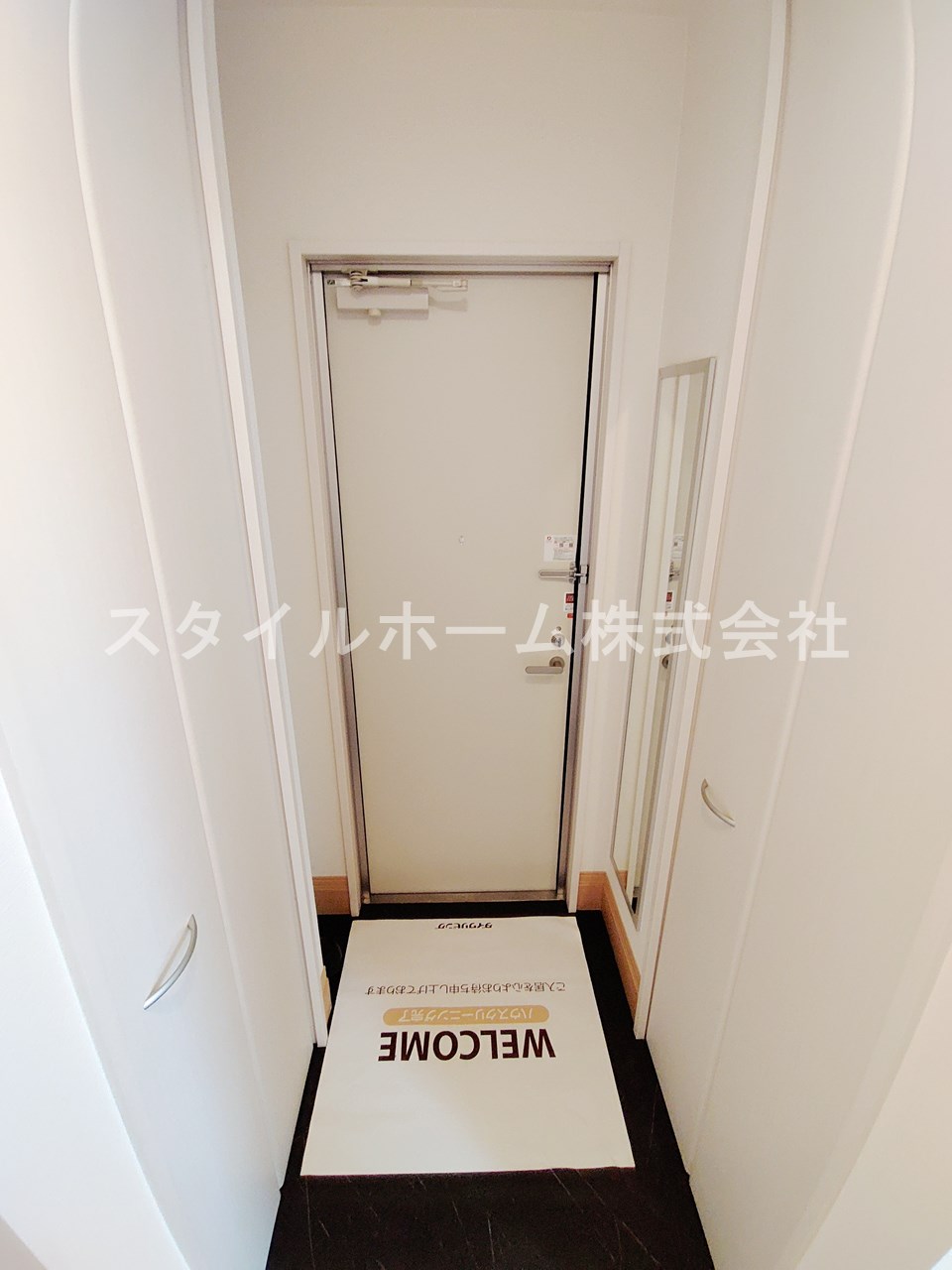 玄関　別部屋写真です。
