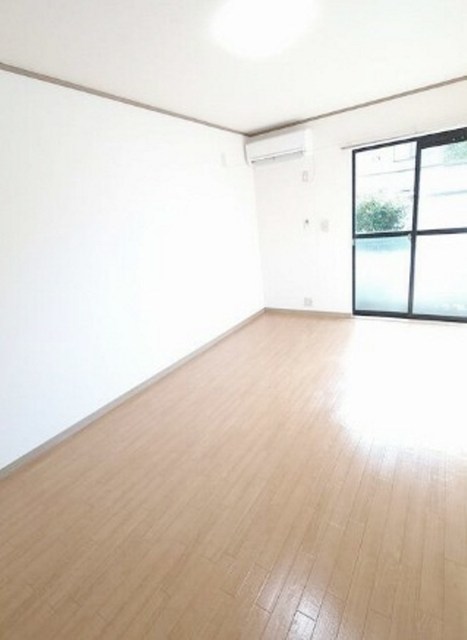 居室・リビング　参考写真　同物件別部屋