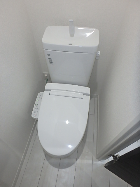 トイレ　シャワートイレ完備