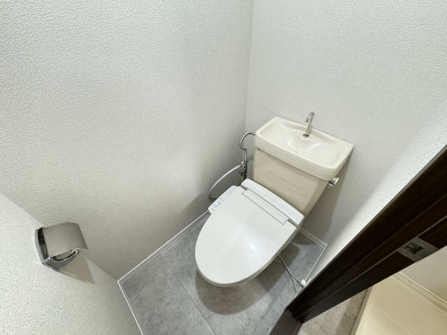 トイレ　※床や壁などは張替えにより写真と異なる場合有　現況優先にて