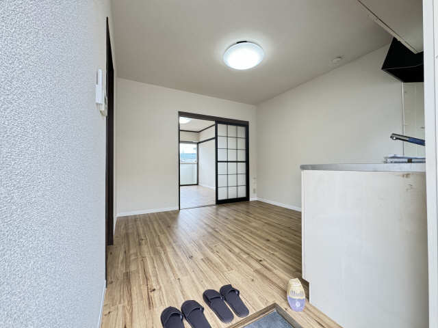 玄関　※床や壁などは張替えにより写真と異なる場合有　現況優先にて