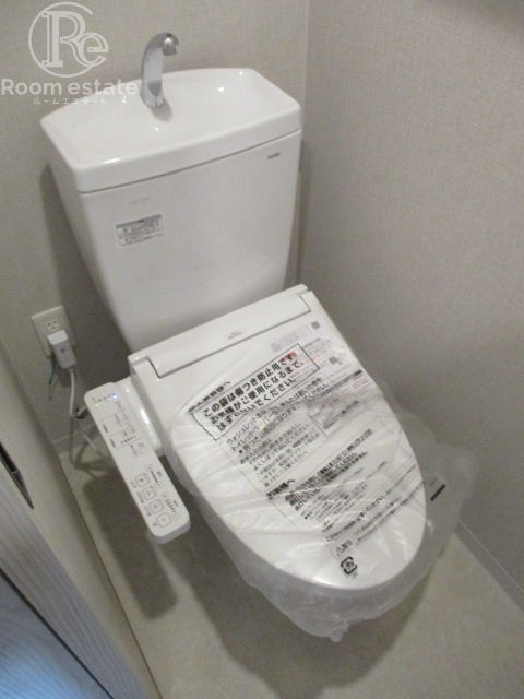 ＪＲ関西本線 東部市場前駅 徒歩6分 10階建 築5年のトイレ写真