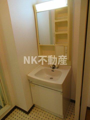 洗面設備　コンパクトで使いやすい洗面所