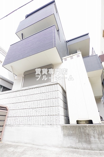 建物外観　鉄骨造３階建てのアパートです！