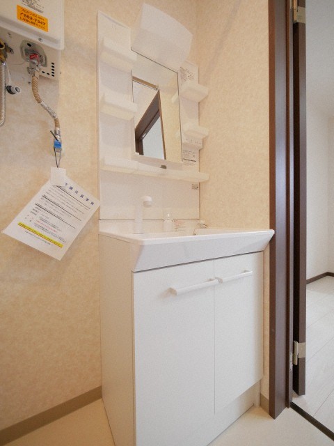 洗面設備　忙しい朝にうれしいシャンプードレッサー付きです♪