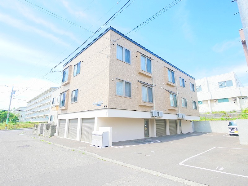 建物外観　閑静な住宅地に建つ設備充実のお部屋です♪