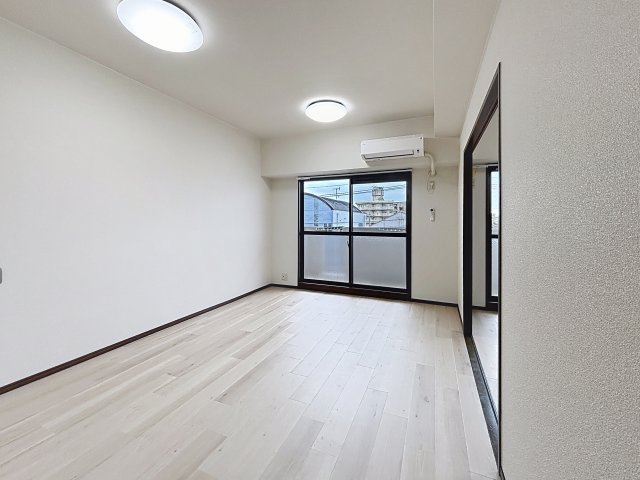 居室・リビング　掲載写真は同型モデルを掲載しており実際のお部屋と仕様等が異な