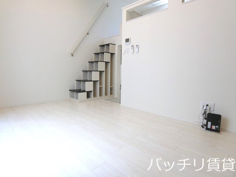 居室・リビング　別号室タイプの為、現状を優先致します。