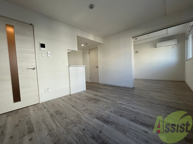 居室・リビング　リビングを別角度から撮ってみました。家具の配置もしやすそう。