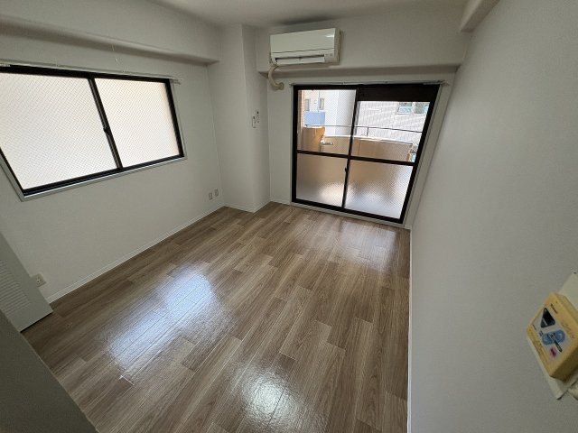 その他部屋・スペース　開放的な寝室です
