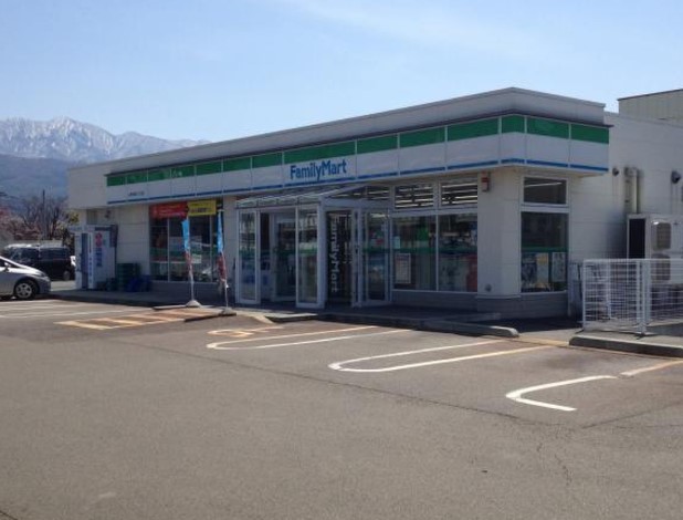 コンビニ　ファミリーマート 南栄町店（コンビニ）まで944m