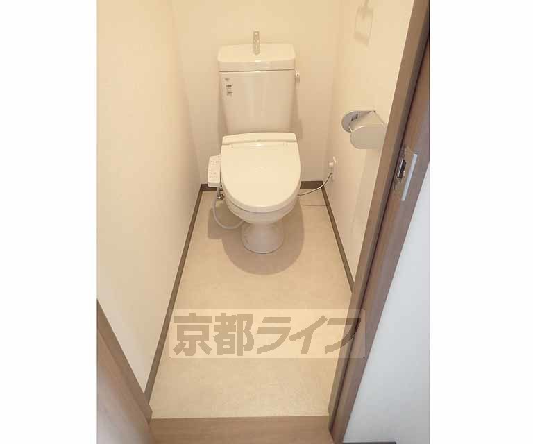 トイレ　ウォシュレットつきです。