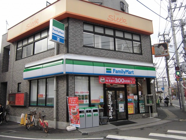 コンビニ　ファミリーマート（コンビニ）まで75m