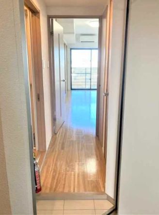 玄関　反転の写真となります
