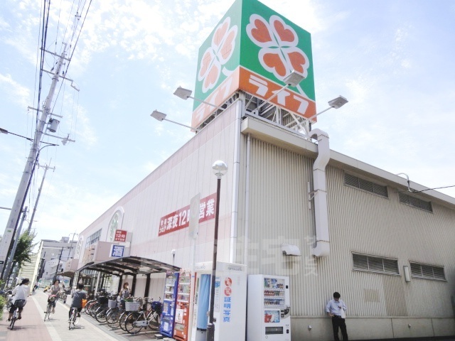 スーパー　ライフ　十三東店（スーパー）まで379m