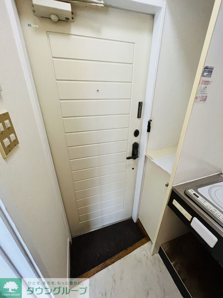 玄関　※別部屋参考写真