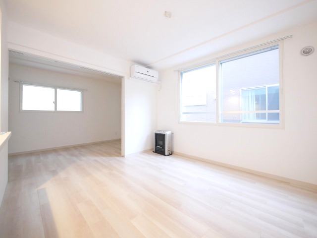 居室・リビング　部屋写真は別号室です♪