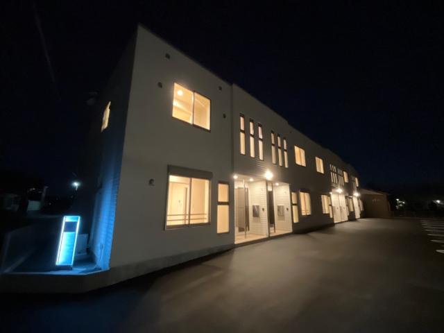 建物外観　外観写真（夜）