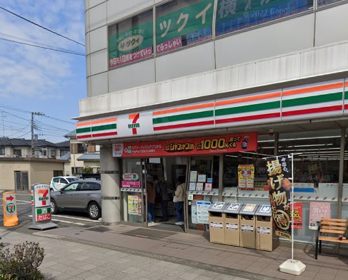 コンビニ　セブンイレブン（コンビニ）まで365m
