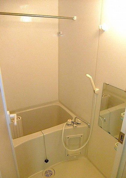 バス・シャワールーム　※別部屋参考画像です。