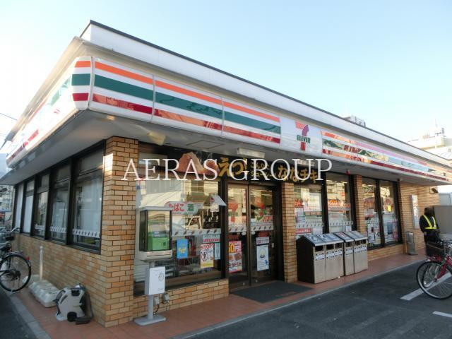 コンビニ　セブンイレブン足立西新井本町店（コンビニ）まで221m