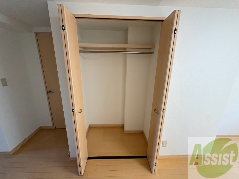 収納　クローゼットは奥行きもあり、荷物が多い方でも安心です。