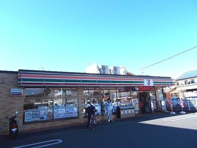 コンビニ　セブンイレブン静岡瀬名店（コンビニ）まで700m