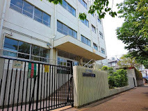 中学校　駒沢中学校（中学校）まで703m