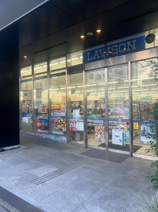 コンビニ　ローソン赤坂氷川公園前店（コンビニ）まで202m