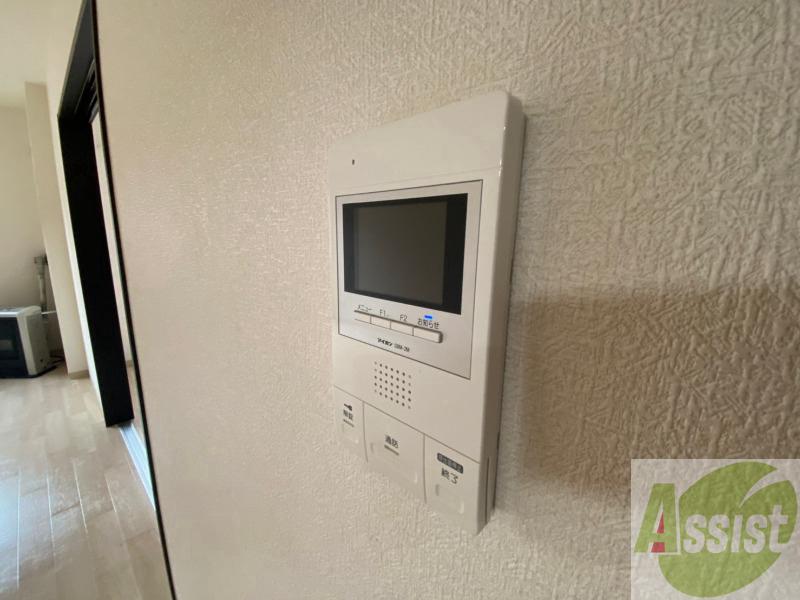 セキュリティ　ＴＶモニター付インターホンです。来客者の顔が見えるので安心！