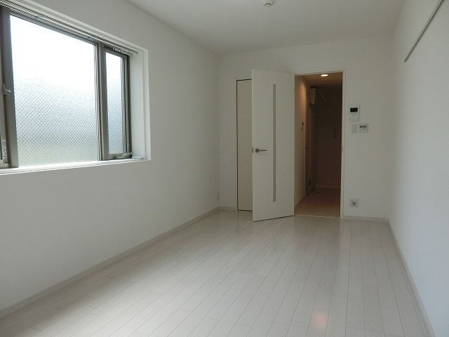 居室・リビング　★角部屋二面採光★