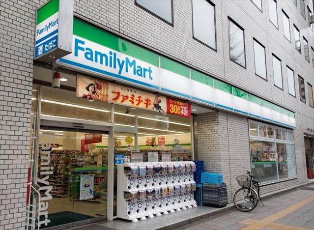 コンビニ　ファミリーマート（コンビニ）まで242m