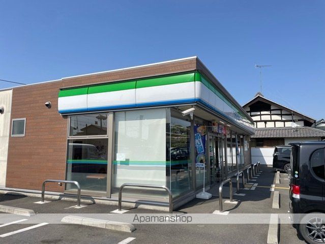 コンビニ　ファミリーマート（コンビニ）まで450m
