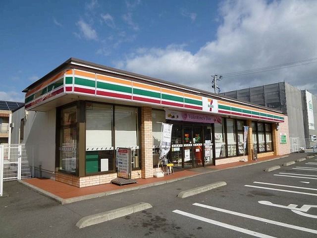 コンビニ　セブンイレブン（コンビニ）まで700m