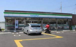 コンビニ　ファミリーマートさいたま堀の内店（コンビニ）まで318m