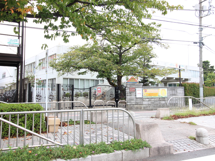 幼稚園・保育園　ひまわり保育園（幼稚園・保育園）まで300m