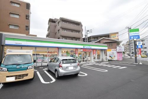 コンビニ　ファミリーマート 戸塚吉田町店（コンビニ）まで553m