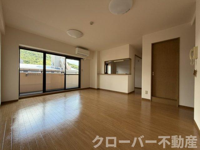 ＪＲ予讃線 宇多津駅 徒歩12分 8階建 築26年の居間写真