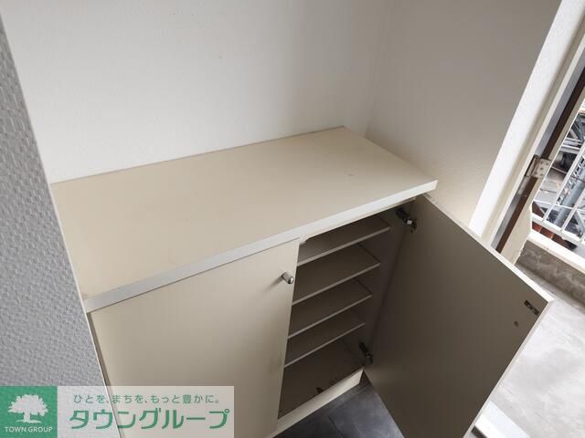 玄関　※同物件別部屋参考写真
