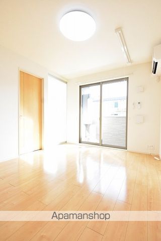 QーフロンティアIIIの居間写真