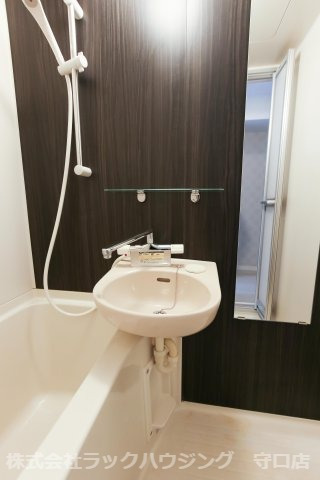 洗面設備　反転タイプあり 同仕様写真となります。