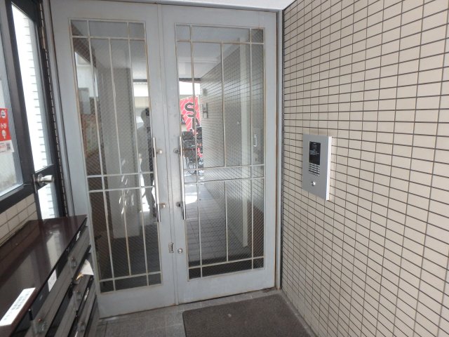 エントランス　ゆとりのあるエントランスです