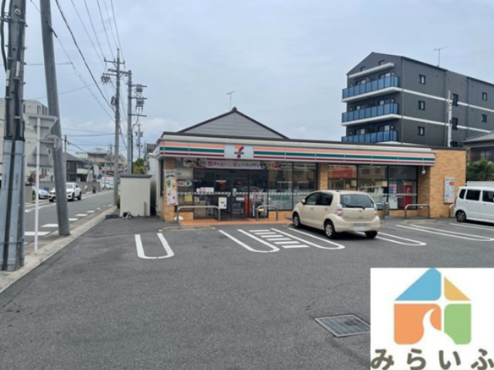 コンビニ　セブンイレブン阿由知通3丁目店（コンビニ）まで598m