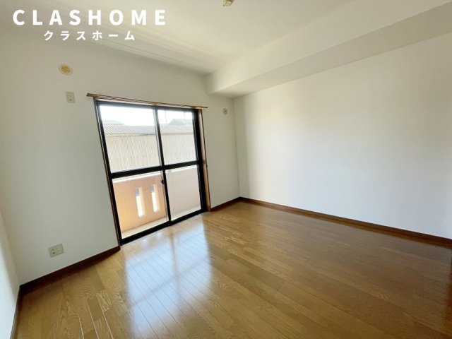 居室・リビング　同物件の別部屋になります。