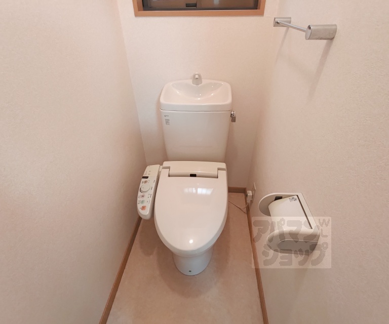 西京極徳大寺団子田町テラスハウスのトイレ写真