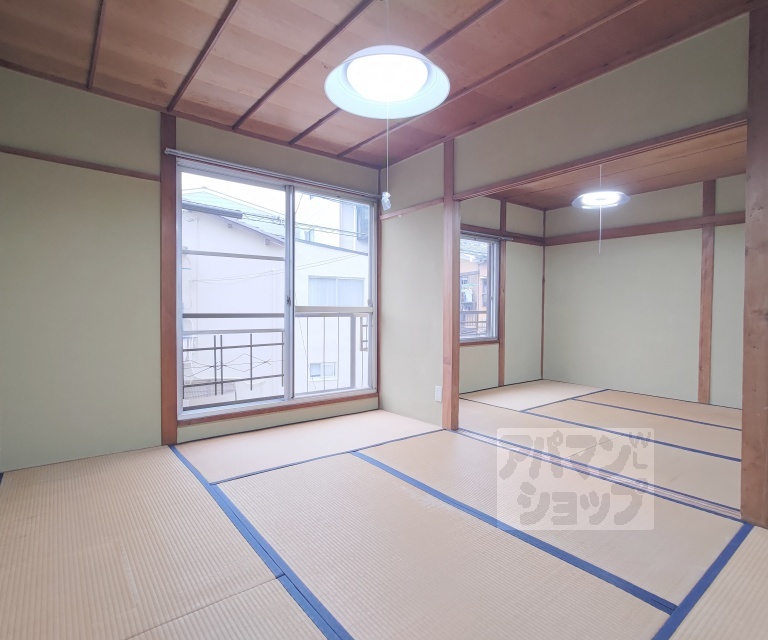 西京極徳大寺団子田町テラスハウスの居間写真