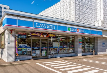 コンビニ　ローソン札幌北13条東店（コンビニ）まで483m
