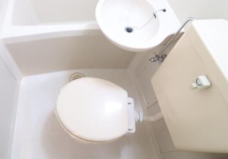 ＪＲ横須賀線 東戸塚駅 徒歩18分 2階建 築35年のトイレ写真