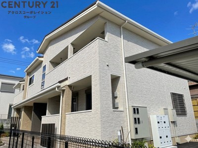 建物外観　敷地内駐車場あり♪宅配BOX付きで便利です！
